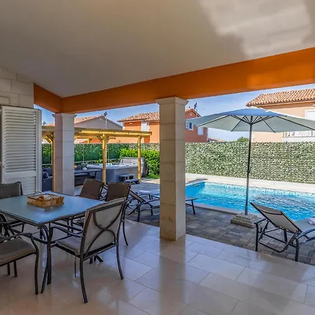 Holiday home Lovely In With Wifi Pula