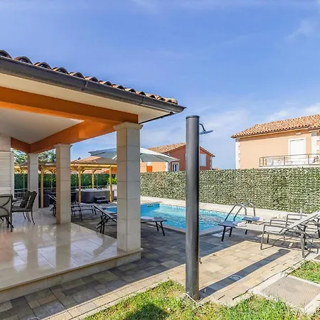 Lovely In With Wifi Holiday home Pula