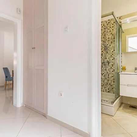 Lovely In With Wifi Holiday home